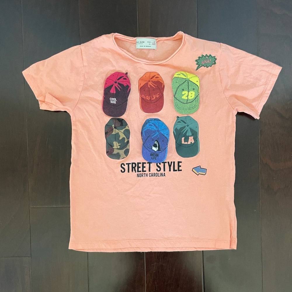 Zara interactive ‘Street style’ hats tee, size 6